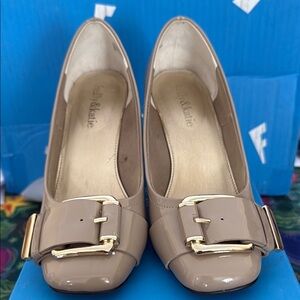 Kelly & Katie Size 6 Nude Pumps with Gold Buckle